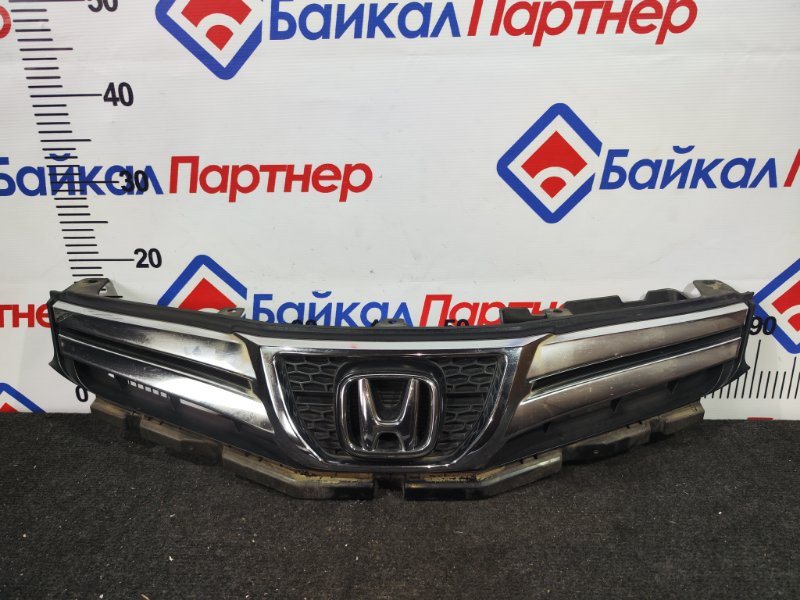 Решетка радиатора HONDA FIT SHUTTLE GG8 L15A 2013 (б/у)
