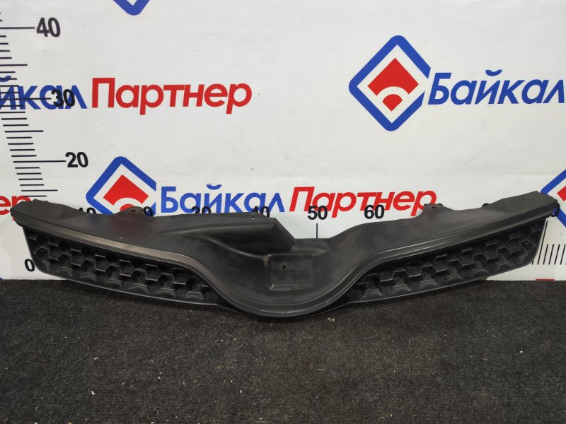Решетка радиатора TOYOTA IST NCP110 1NZ-FE (б/у)