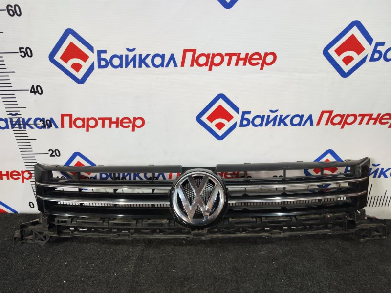 Решетка радиатора VOLKSWAGEN TOURAN 1T3 2012 передняя (б/у)