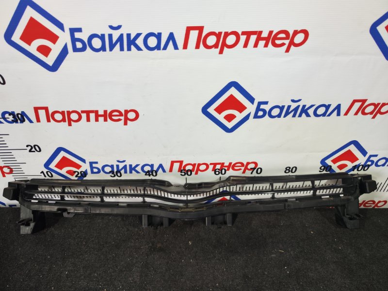 Решетка радиатора TOYOTA VOXY ZRR70G 3ZR-FE 2008 передняя (б/у)