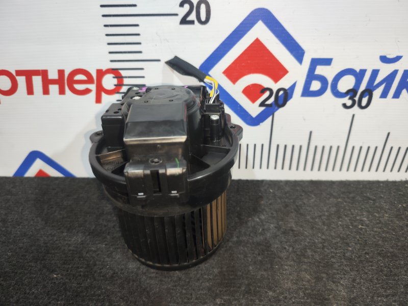 Мотор печки TOYOTA IQ KGJ10 1KR-FE 2008 74-8 (б/у)