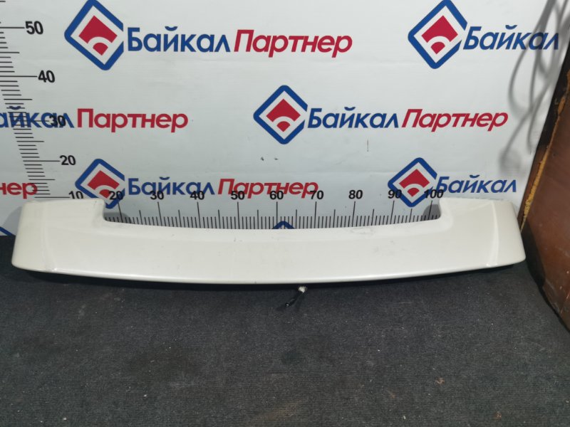 Спойлер TOYOTA VOXY AZR65G 1AZ-FSE 2006 (б/у)