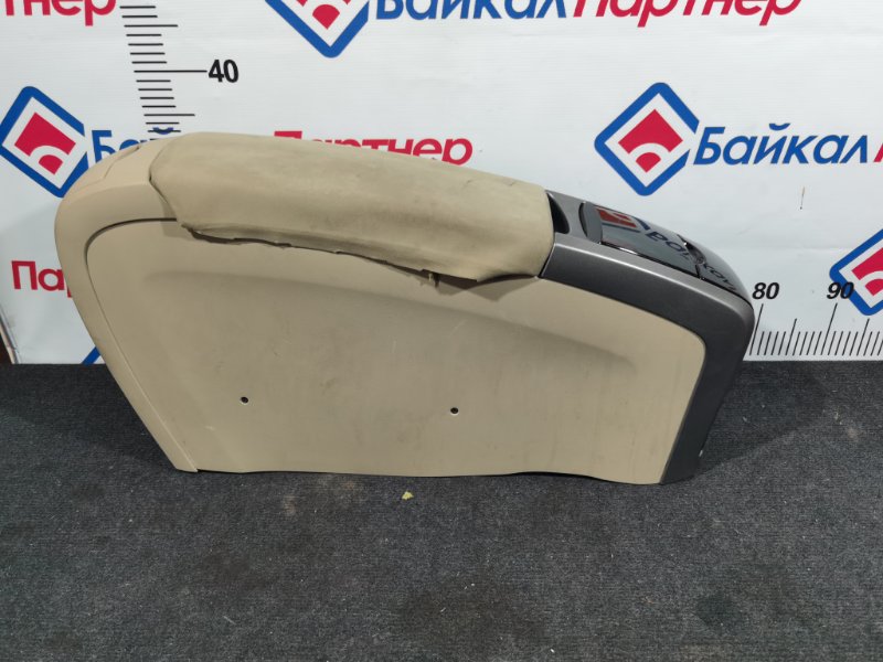 Подлокотник TOYOTA PRIUS NHW20 1NZ-FXE 2004 (б/у)