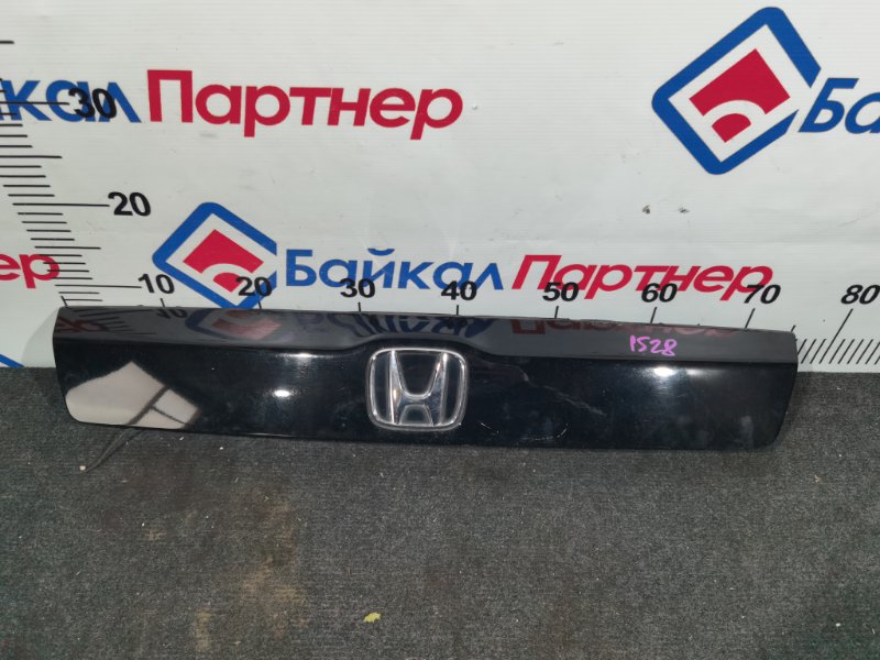 Накладка на 5 дверь HONDA STREAM RN7 R18A 2013 (б/у)