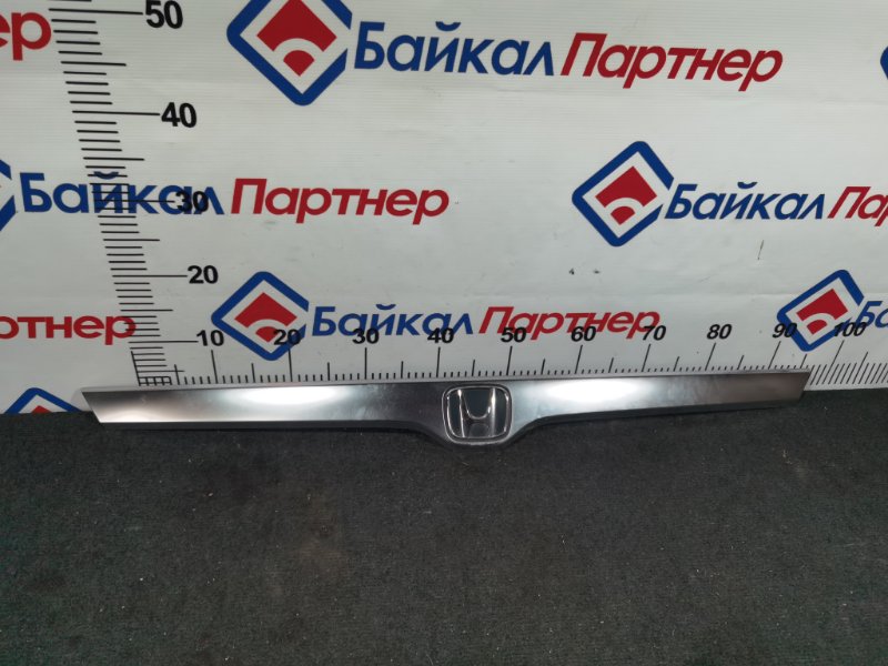 Накладка на 5 дверь HONDA AIRWAVE GJ1 L15A 2005 (б/у)