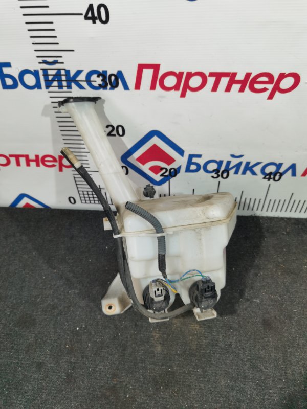 Бачок омывателя TOYOTA IST NCP110 1NZ-FE 2009 (б/у)