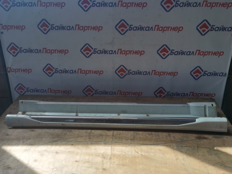 Накладка на порог MITSUBISHI PAJERO IO H76W 4G93 2006 (б/у)
