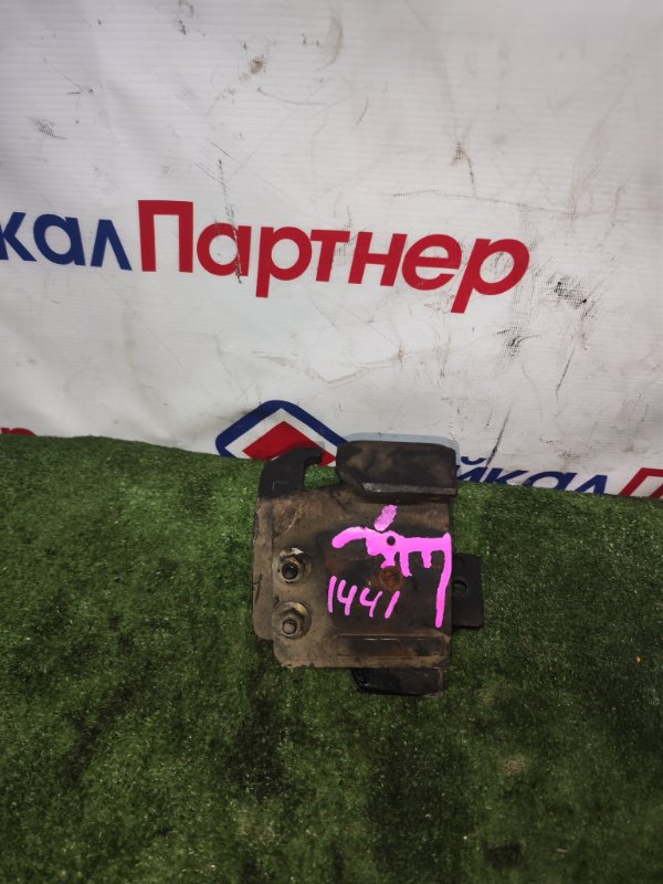 Подушка ДВС NISSAN CARAVAN VWME25 ZD30DD 2007 левая (б/у)
