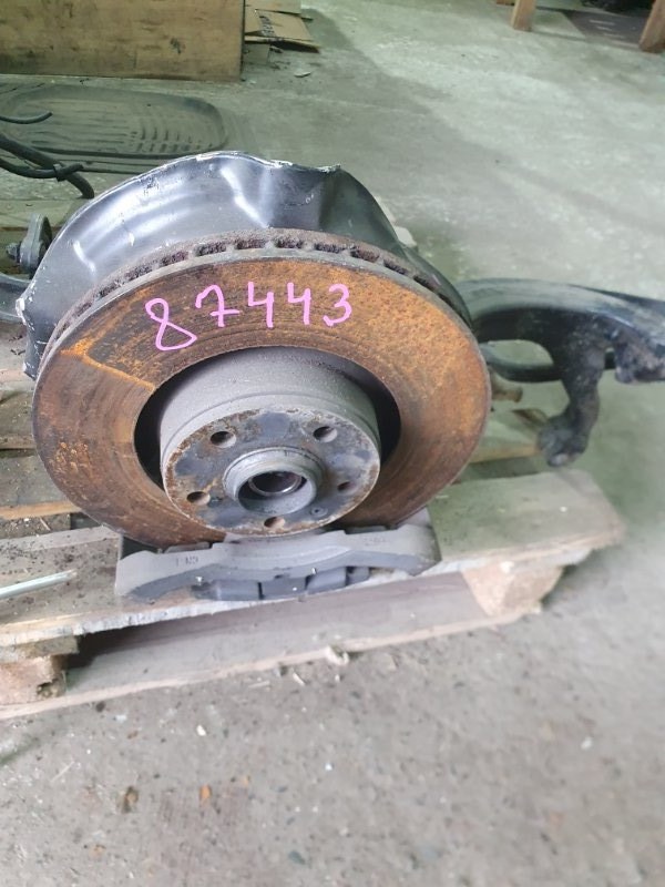 Ступица AUDI A6 4F2 BDX 2005 передняя левая (б/у) Ступица AUDI A6 4F2 BDX 2005 передняя левая (б/у)