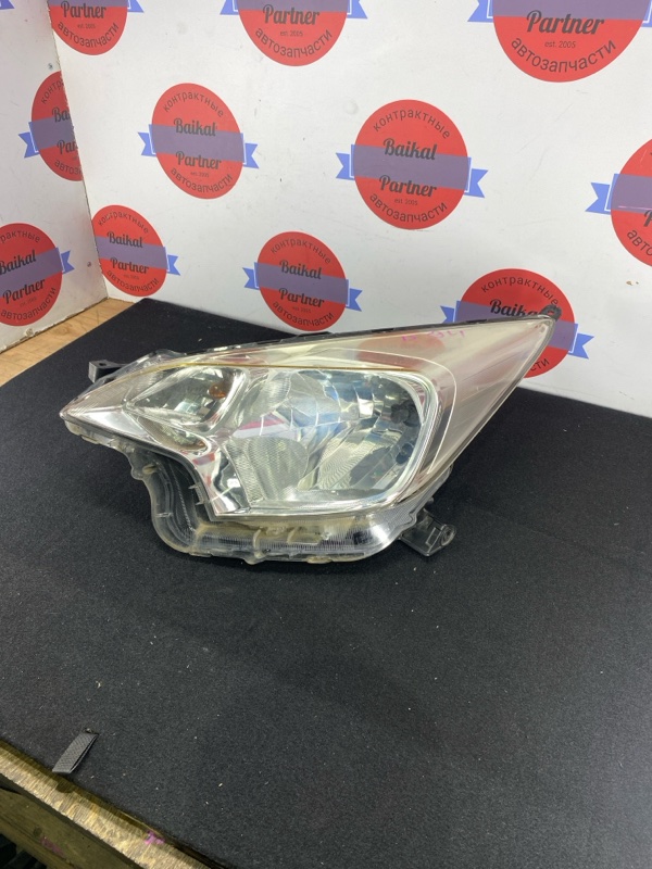 Фара TOYOTA RACTIS NCP125 1NZ-FE 2012 передняя левая 62-211 (б/у)