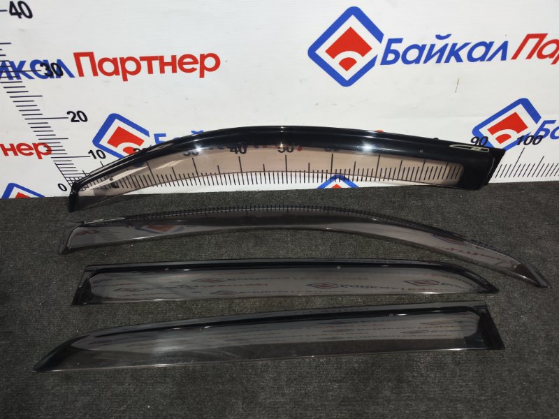 Ветровик TOYOTA IST NCP110 1NZ-FE 2011 (б/у)