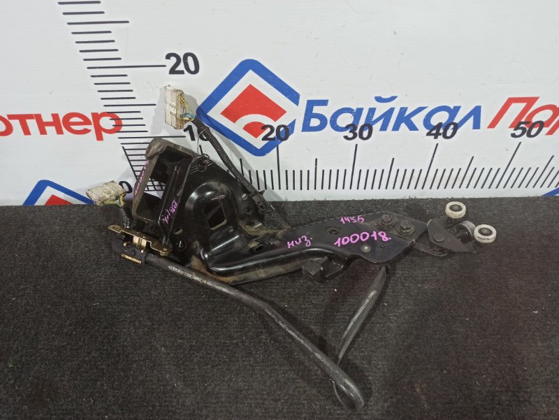 Петля двери HONDA STEPWGN RF6 K20A 2005 (б/у)