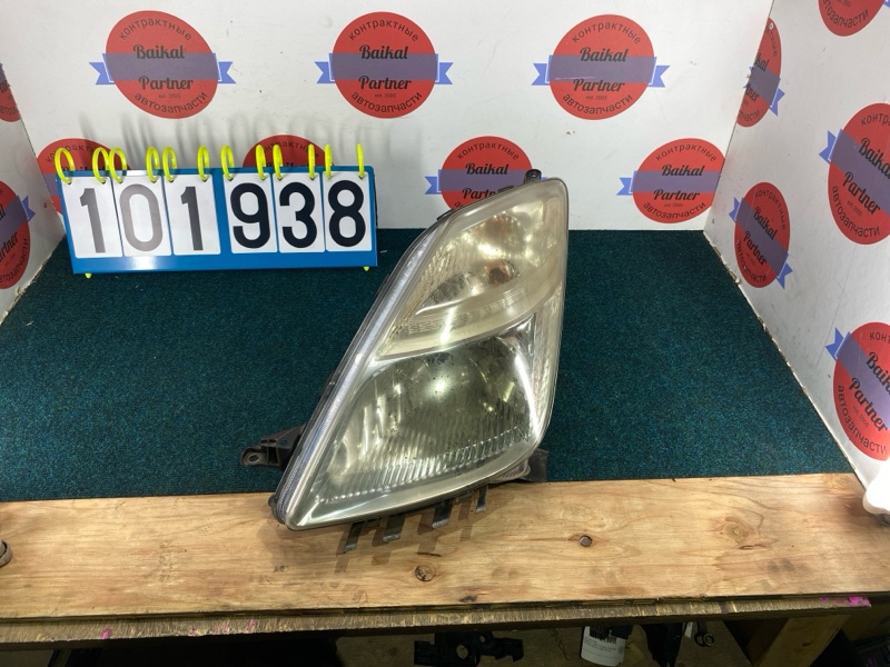 Фара TOYOTA PRIUS NHW20 1NZ-FXE передняя левая 4724 (б/у)