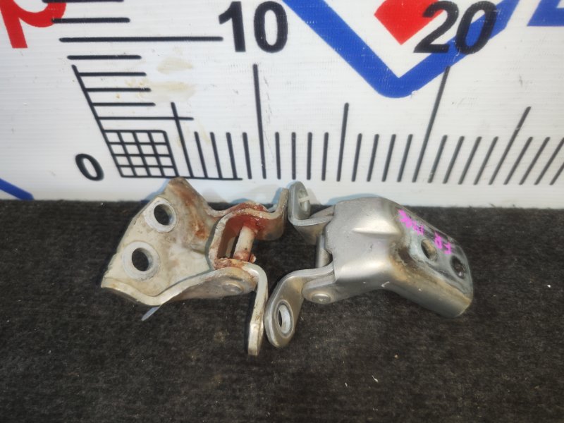 Петля двери NISSAN DUALIS NJ10 MR20DE 2007 передняя правая (б/у)