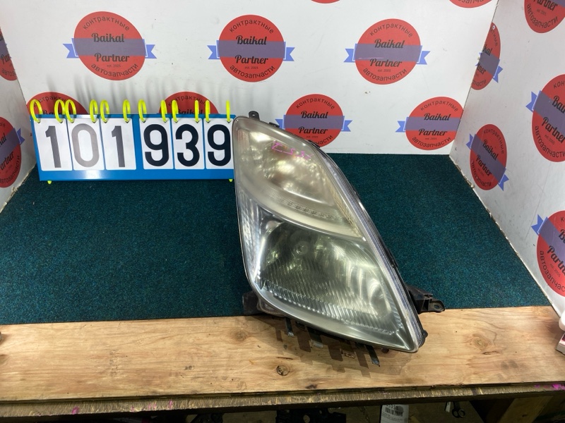 Фара TOYOTA PRIUS NHW20 1NZ-FXE передняя правая 4724 (б/у)
