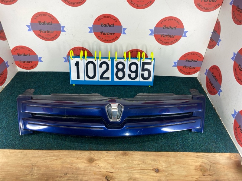 Решетка радиатора TOYOTA IST NCP61 1NZ-FE 2002 (б/у)