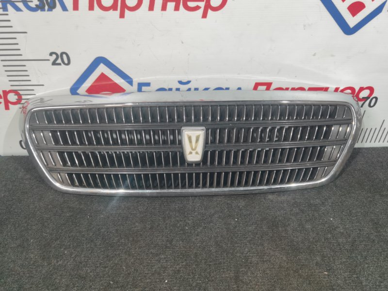 Решетка радиатора TOYOTA CRESTA JZX105 1JZ-GE 2000 передняя (б/у)