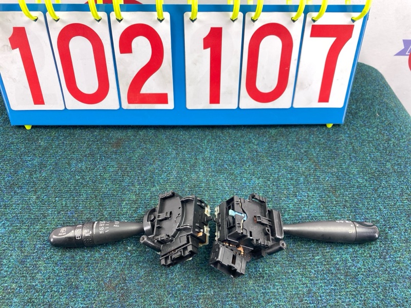 Переключатель поворотов TOYOTA FUNCARGO NCP21 1NZ-FE 2000 (б/у)