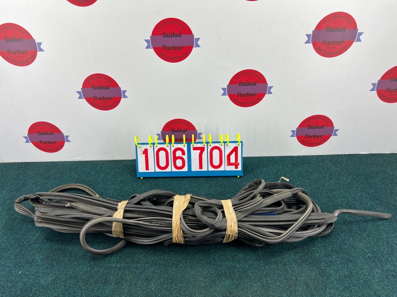 Уплотнитель резиновый NISSAN TERRANO TR50 ZD30-DDTI 2000 (б/у)