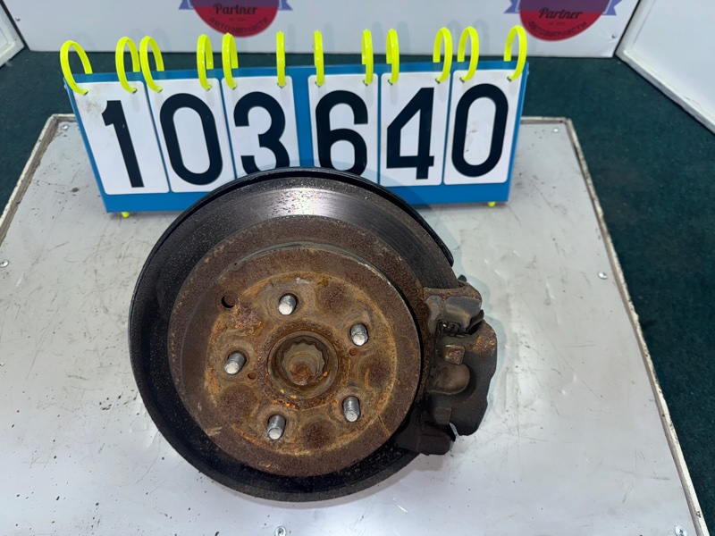 Ступица TOYOTA WISH ZNE14G 1ZZ-FE задняя правая (б/у)