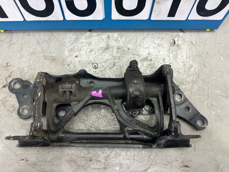 Петля двери TOYOTA SOARER JZZ31 2JZ-GE 1994 левая (б/у) Петля двери TOYOTA SOARER JZZ31 2JZ-GE 1994 левая (б/у)