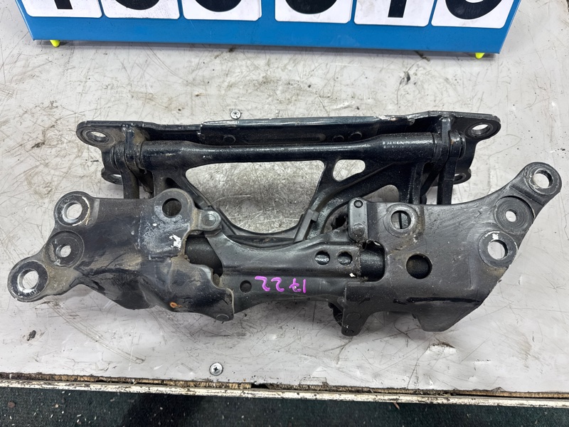 Петля двери TOYOTA SOARER JZZ31 2JZ-GE 1994 левая (б/у) Петля двери TOYOTA SOARER JZZ31 2JZ-GE 1994 левая (б/у)