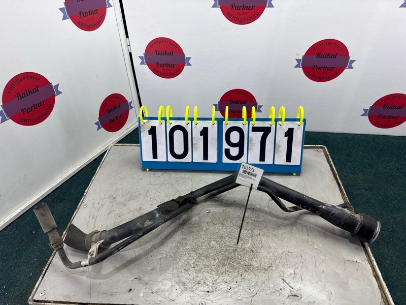 Горловина топливного бака TOYOTA RAV4 ZCA26W 1ZZ-FE 2004 (б/у)