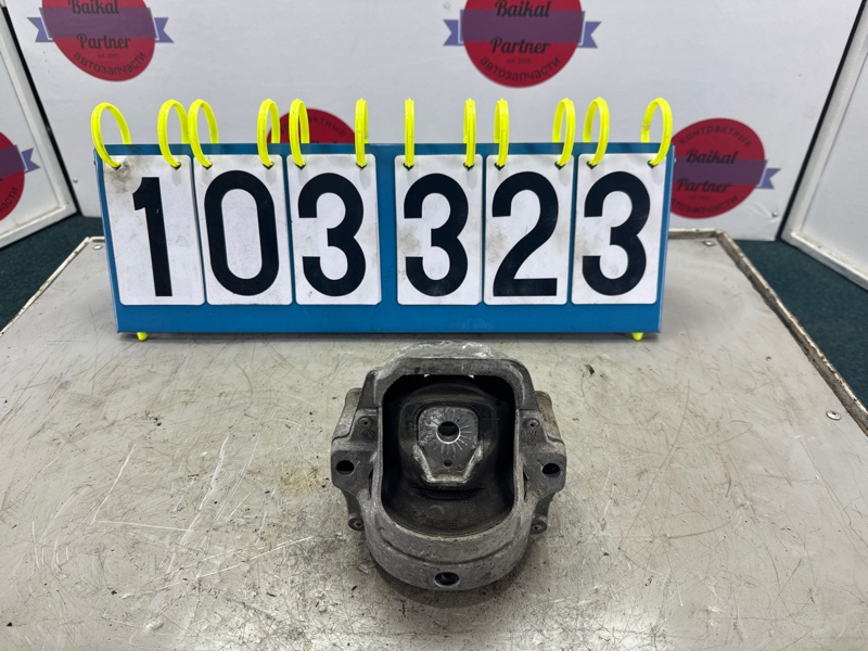 Подушка ДВС AUDI Q5 8RB CNCD 2013 передняя правая (б/у) Подушка ДВС AUDI Q5 8RB CNCD 2013 передняя правая (б/у)