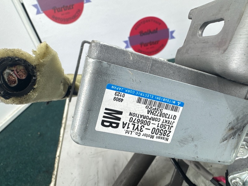 Рулевая колонка NISSAN JUKE YF15 HR15DE 2014 (б/у) Рулевая колонка NISSAN JUKE YF15 HR15DE 2014 (б/у)