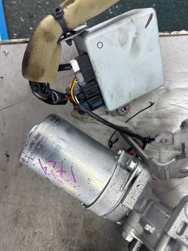 Рулевая колонка NISSAN JUKE YF15 HR15DE 2014 (б/у) Рулевая колонка NISSAN JUKE YF15 HR15DE 2014 (б/у)