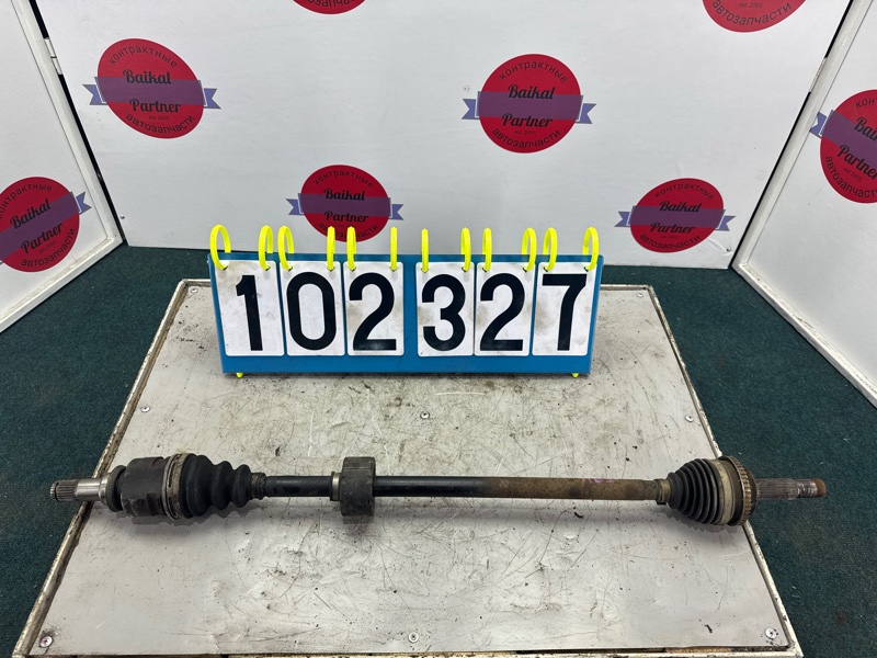 Привод TOYOTA RACTIS NCP125 1NZ-FE 2012 передний правый (б/у) Привод TOYOTA RACTIS NCP125 1NZ-FE 2012 передний правый (б/у)