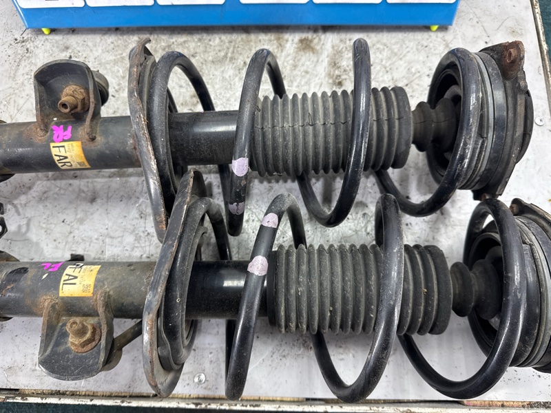 Стойка подвески NISSAN JUKE YF15 HR15DE 2014 передняя (б/у) Стойка подвески NISSAN JUKE YF15 HR15DE 2014 передняя (б/у)