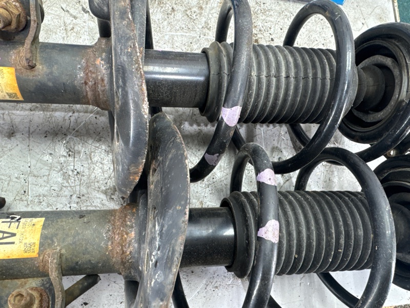 Стойка подвески NISSAN JUKE YF15 HR15DE 2014 передняя (б/у) Стойка подвески NISSAN JUKE YF15 HR15DE 2014 передняя (б/у)