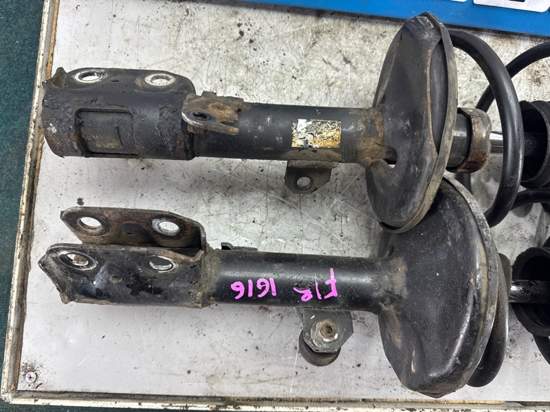 Стойка подвески TOYOTA ALLION ZZT240 1ZZ-FE 2006 передняя (б/у) Стойка подвески TOYOTA ALLION ZZT240 1ZZ-FE 2006 передняя (б/у)