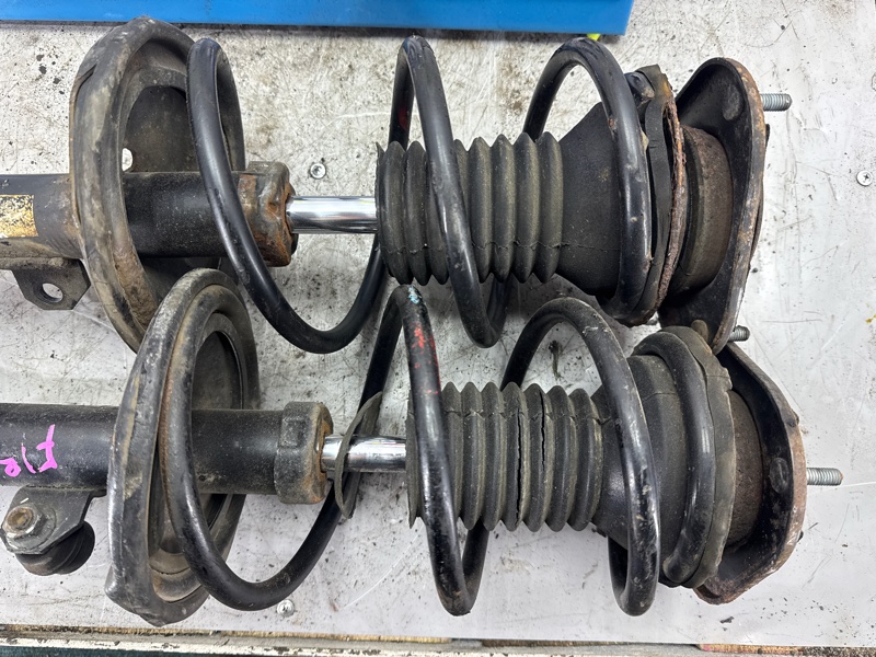 Стойка подвески TOYOTA ALLION ZZT240 1ZZ-FE 2006 передняя (б/у) Стойка подвески TOYOTA ALLION ZZT240 1ZZ-FE 2006 передняя (б/у)