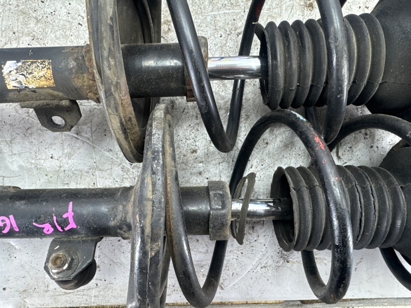 Стойка подвески TOYOTA ALLION ZZT240 1ZZ-FE 2006 передняя (б/у) Стойка подвески TOYOTA ALLION ZZT240 1ZZ-FE 2006 передняя (б/у)