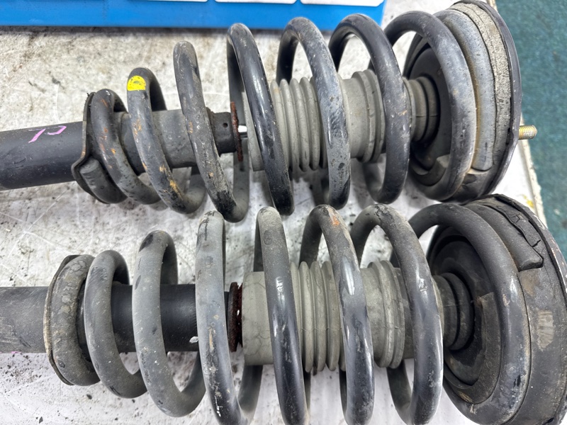 Стойка подвески MITSUBISHI DIAMANTE F46A 6G72 2002 передняя (б/у) Стойка подвески MITSUBISHI DIAMANTE F46A 6G72 2002 передняя (б/у)