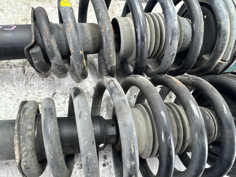 Стойка подвески MITSUBISHI DIAMANTE F46A 6G72 2002 передняя (б/у) Стойка подвески MITSUBISHI DIAMANTE F46A 6G72 2002 передняя (б/у)