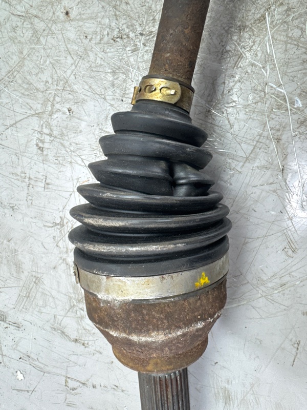 Привод NISSAN JUKE YF15 HR15DE 2014 передний левый (б/у) Привод NISSAN JUKE YF15 HR15DE 2014 передний левый (б/у)