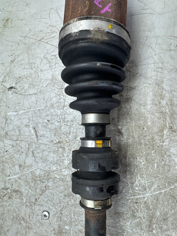 Привод NISSAN JUKE YF15 HR15DE 2014 передний левый (б/у) Привод NISSAN JUKE YF15 HR15DE 2014 передний левый (б/у)