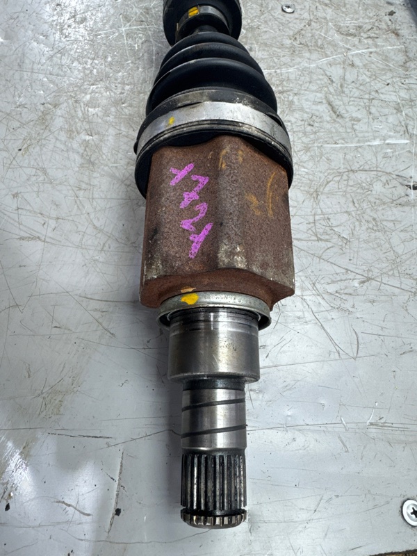 Привод NISSAN JUKE YF15 HR15DE 2014 передний левый (б/у) Привод NISSAN JUKE YF15 HR15DE 2014 передний левый (б/у)