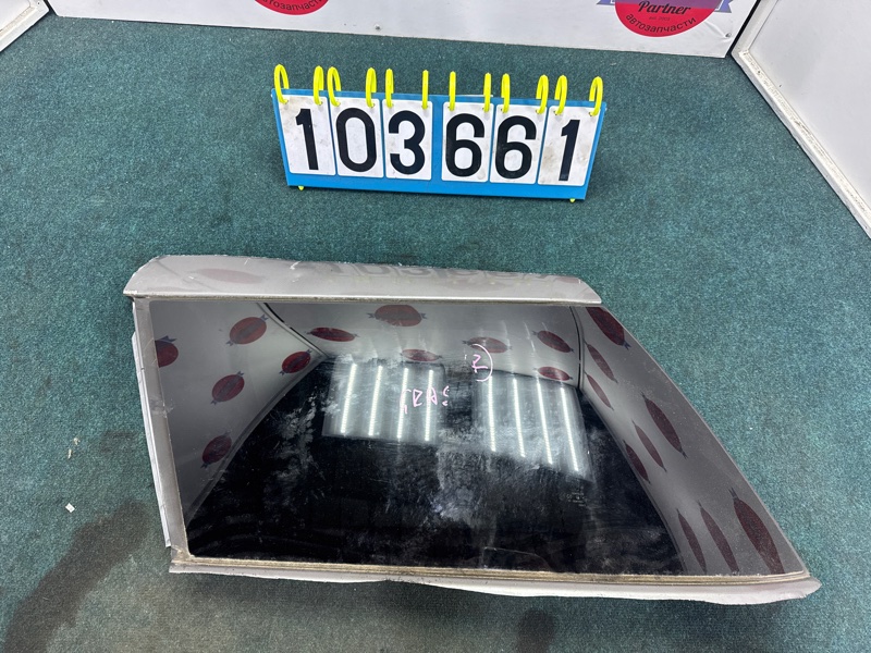 Стекло собачника NISSAN WINGROAD Y12 заднее левое (б/у) Стекло собачника NISSAN WINGROAD Y12 заднее левое (б/у)