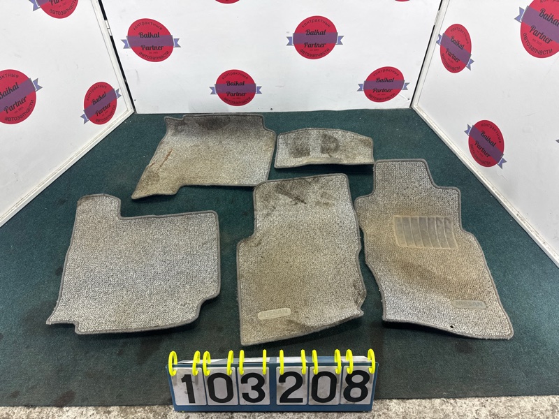 Коврик салонный NISSAN TERRANO TR50 ZD30-DDTI 2000 (б/у) Коврик салонный NISSAN TERRANO TR50 ZD30-DDTI 2000 (б/у)