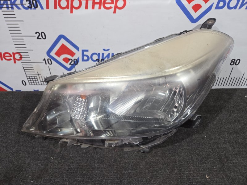 Фара TOYOTA VITZ NSP135 1NR-FE 2012 передняя левая 52-233 (б/у)