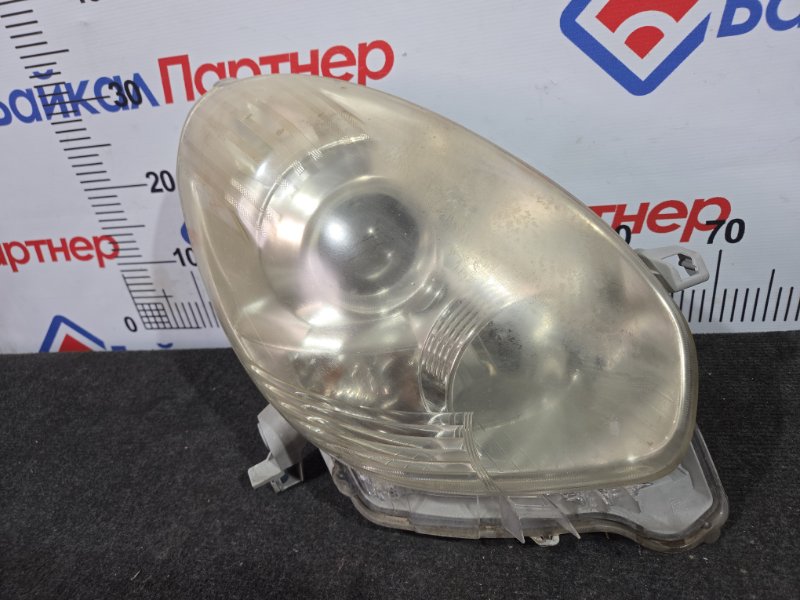 Фара TOYOTA PASSO KGC30 1KR-FE передняя правая 100-51007 (б/у)