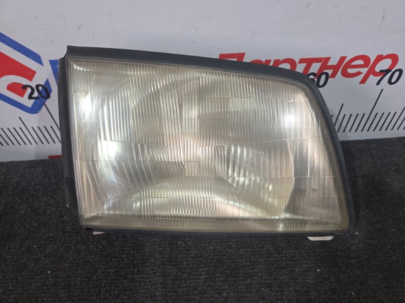 Фара NISSAN VANETTE SK82VN F8 передняя правая 02-20 (б/у) Фара NISSAN VANETTE SK82VN F8 передняя правая 02-20 (б/у)