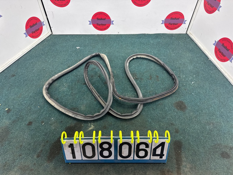 Уплотнительная резинка двери багажника TOYOTA TOWN ACE NOAH SR50G 3S-FE (б/у) Уплотнительная резинка двери багажника TOYOTA TOWN ACE NOAH SR50G 3S-FE (б/у)