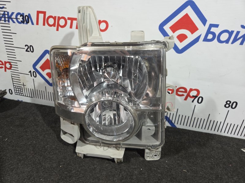 Фара DAIHATSU MOVE CONTE L585S 2011 передняя правая (б/у) Фара DAIHATSU MOVE CONTE L585S 2011 передняя правая (б/у)