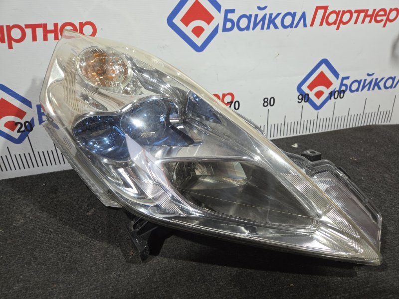 Фара NISSAN LEAF ZE0 EM57 2011 передняя правая (б/у) Фара NISSAN LEAF ZE0 EM57 2011 передняя правая (б/у)