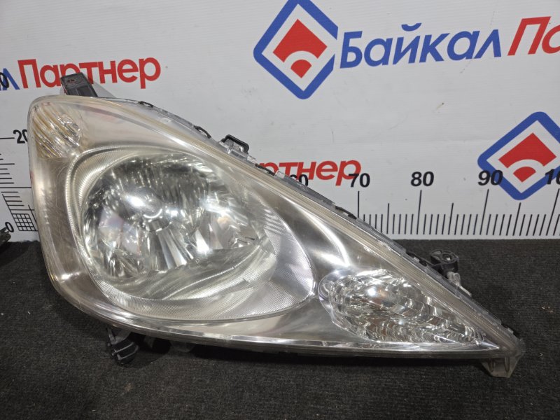 Фара HONDA FIT SHUTTLE GP2 LDA 2015 передняя правая P6869 (б/у) Фара HONDA FIT SHUTTLE GP2 LDA 2015 передняя правая P6869 (б/у)